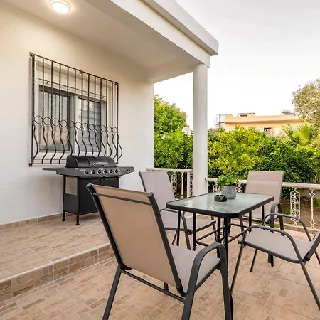 Hébergement de vacances Elegant House With Garden View In Afantou